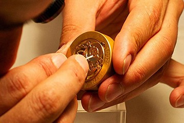 深圳浪琴走不准维修电话